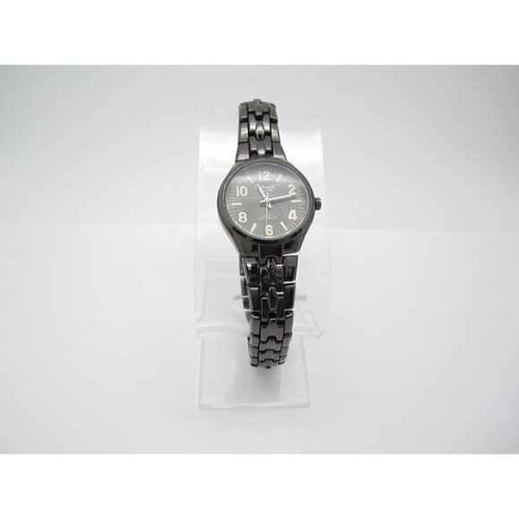 Women's QMAX Quartz WR Analog 27mm Dial Causal Round Watch (E518) - Picture 5 of 12